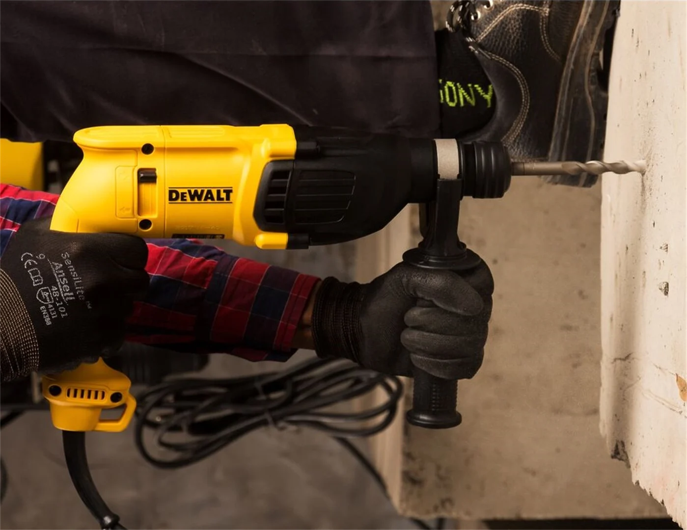 Młotowiertarka DeWalt D25033 - obrazek 2