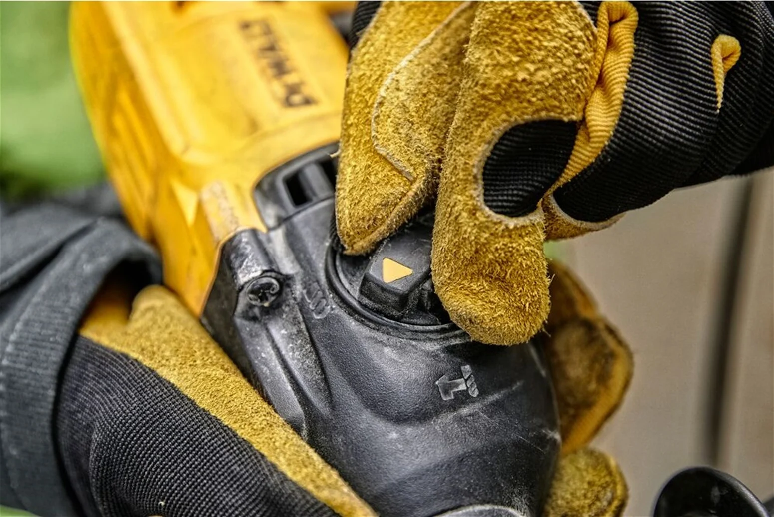 Młotowiertarka DeWalt D25033 - obrazek 3