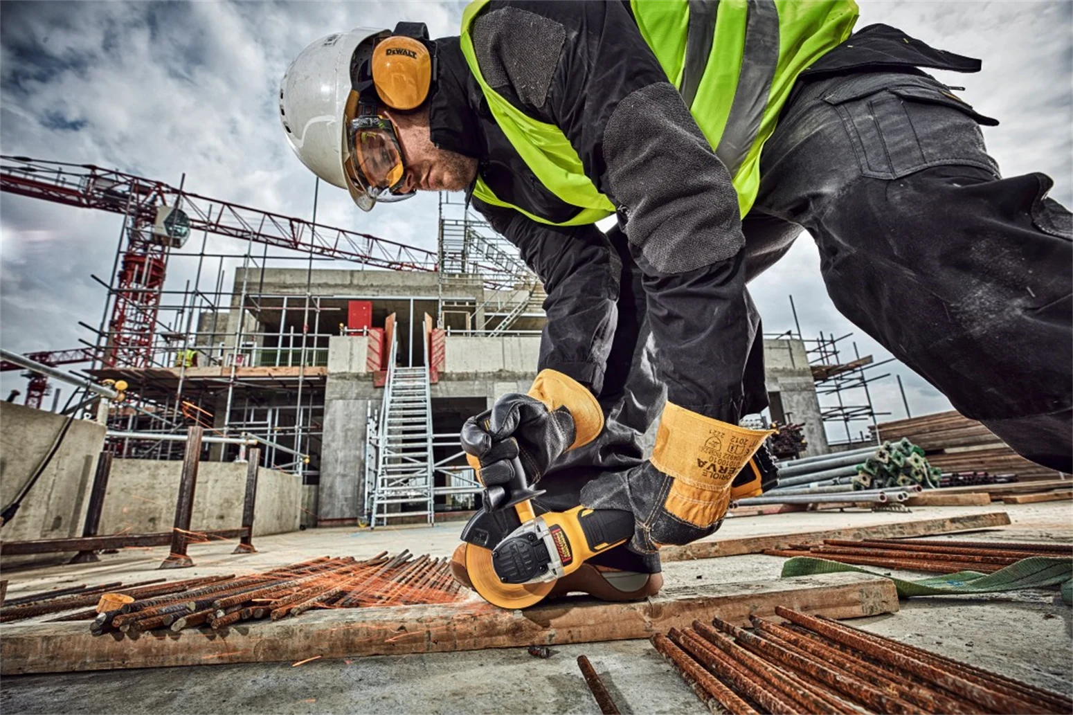 Szlifierka kątowa DeWalt DCG406NT - obrazek 4