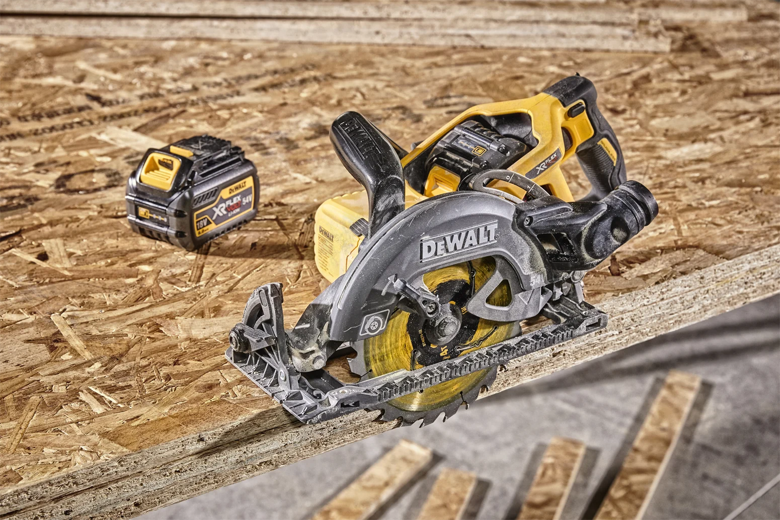 Pilarka tarczowa DeWalt FLEXVOLT DCS577N - obrazek 5