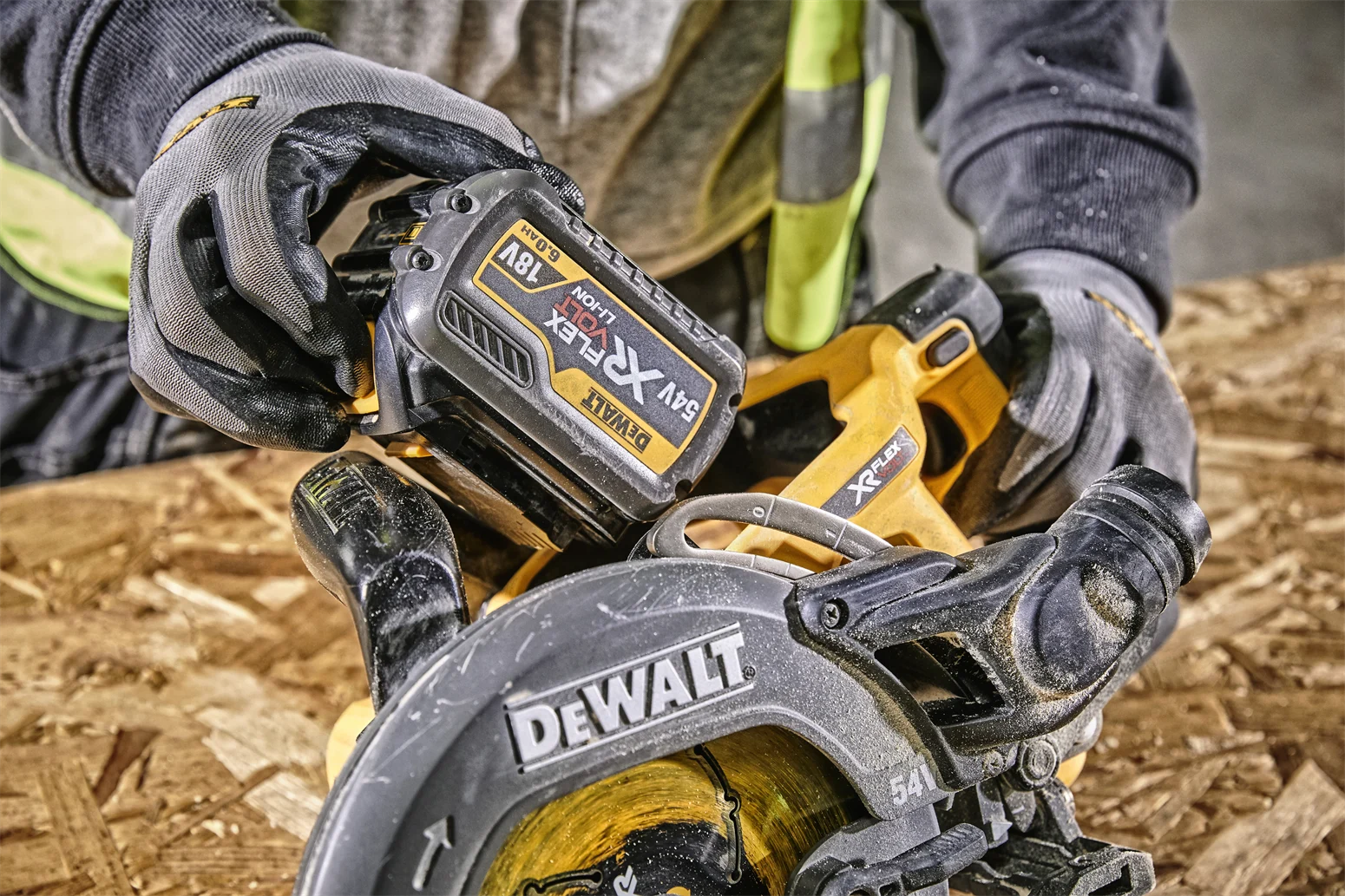 Pilarka tarczowa DeWalt FLEXVOLT DCS577N - obrazek 6