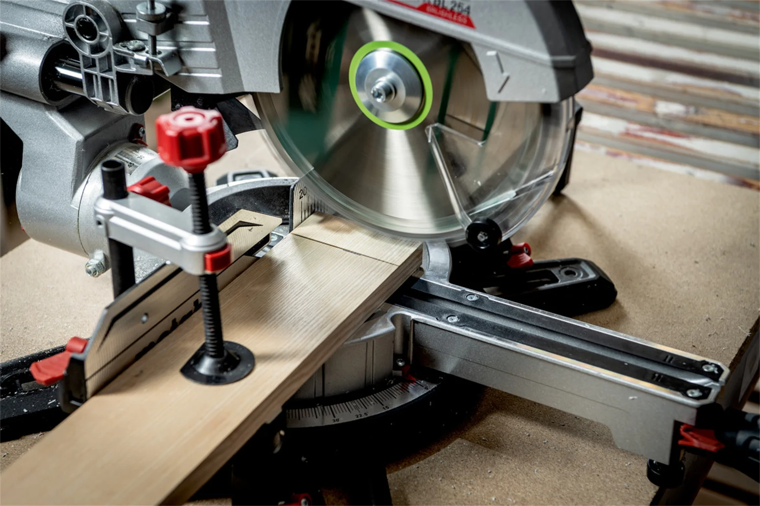 Ukośnica Metabo KGS 18 LTX BL 216 - obrazek 2