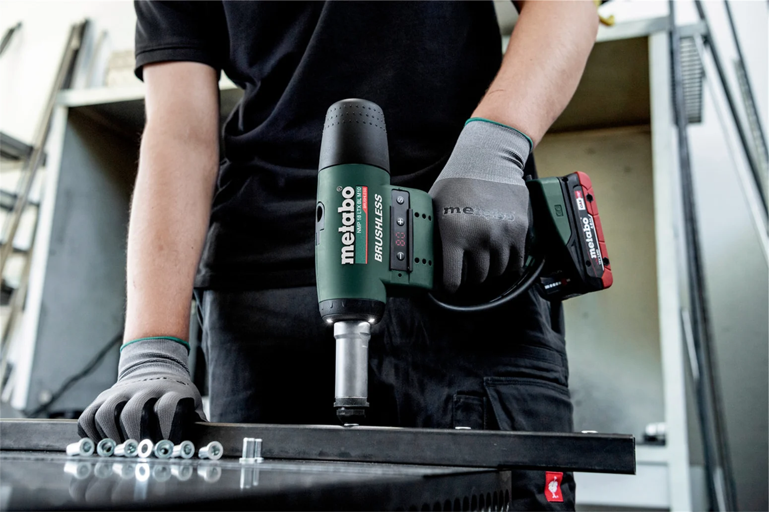 Nitownica akumulatorowa Metabo NMP 18 LTX BL M10 - obrazek 2