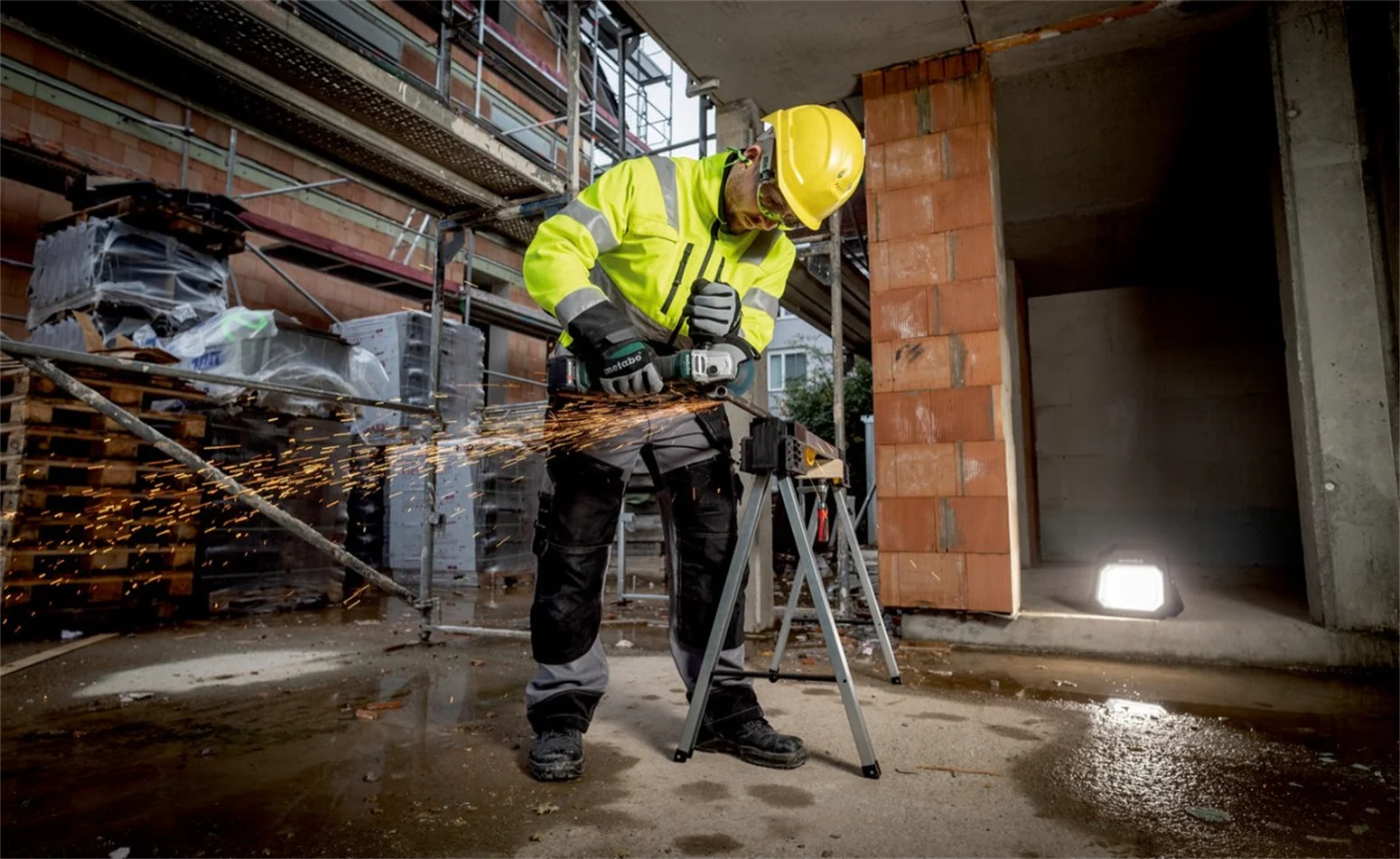 Akumulatorowa szlifierka kątowa Metabo W 18 L BL 9-125 - obrazek 5