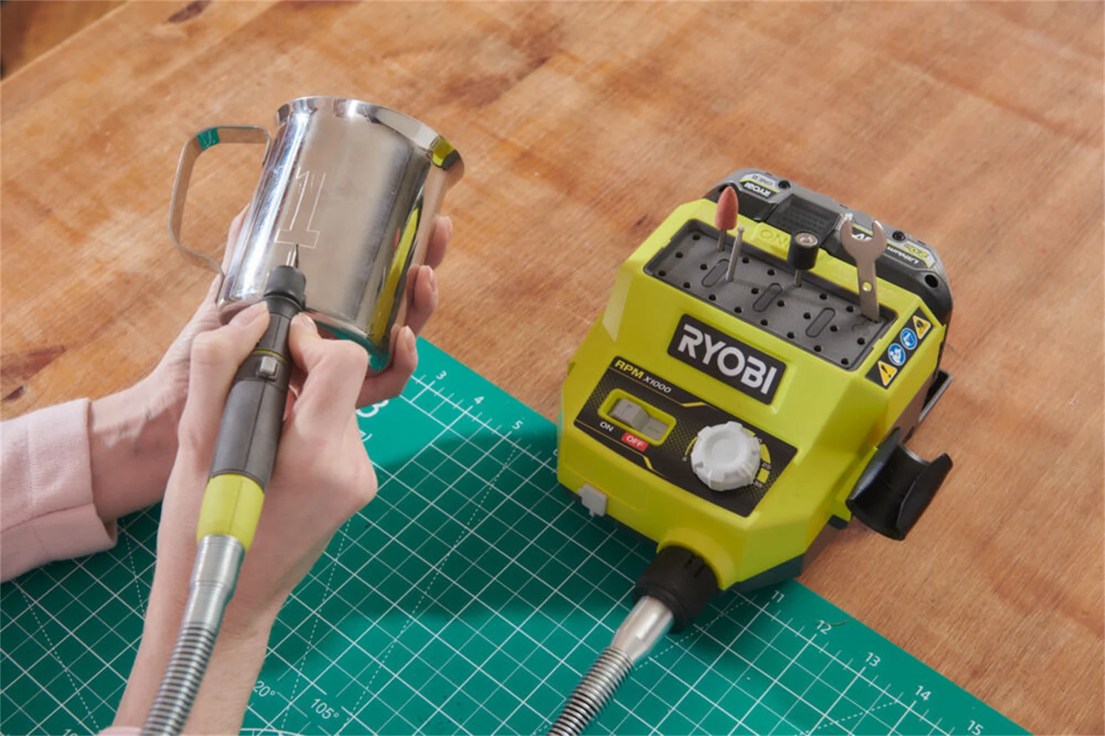 Multiszlifierka Ryobi ONE+ RRTS18-120GA35 1x2,0Ah - obrazek 3